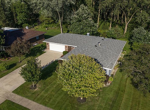 5th image of 1625 Margaret Ln