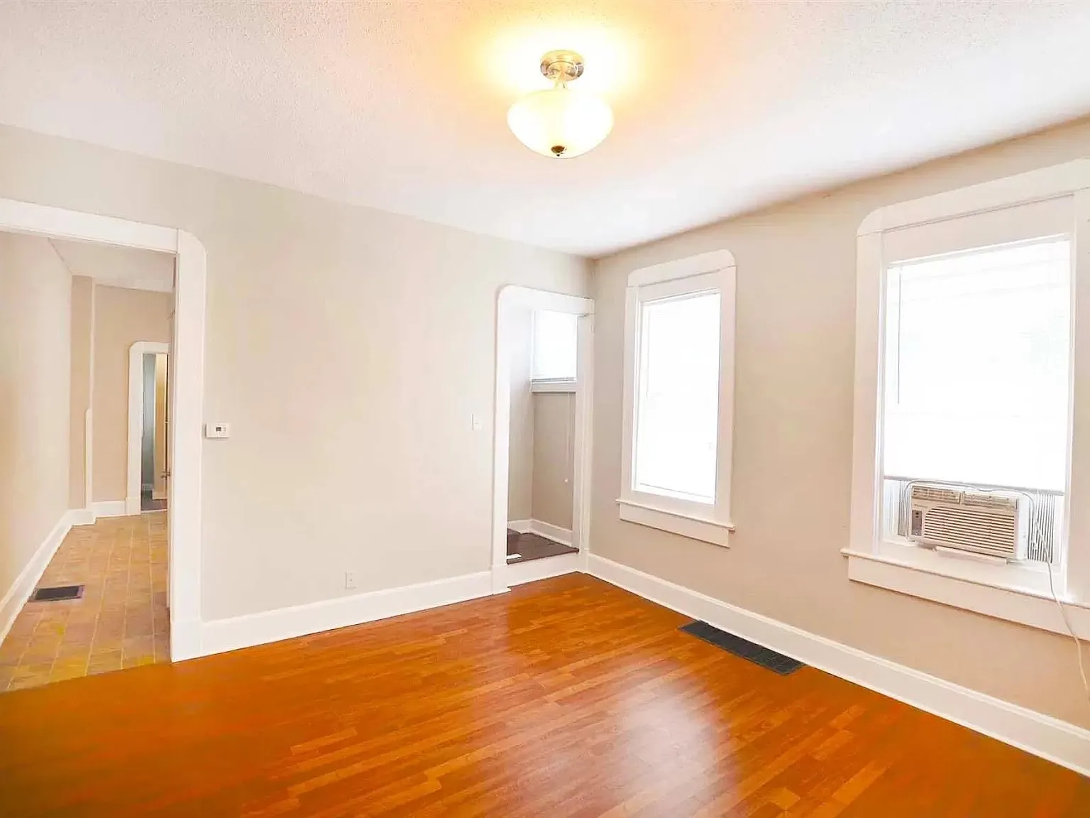 3 bed, 1100 sqft, $1,200 — Photo 2