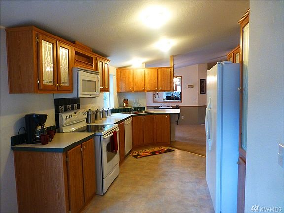 5th image of 19096 Division Ave NE