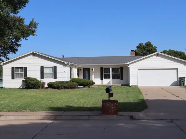 1225 Heritage Dr, Hastings, NE 68901