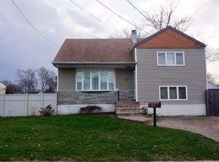 45 Noble St, North Babylon, NY 11703