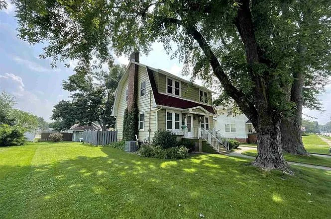 914 E Losey St — Photo 2