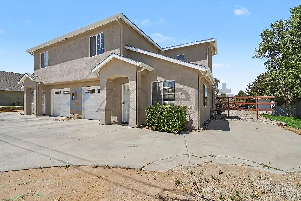 2 bed, 1.5 bath, 1000 sqft, $1,650 — Photo 3