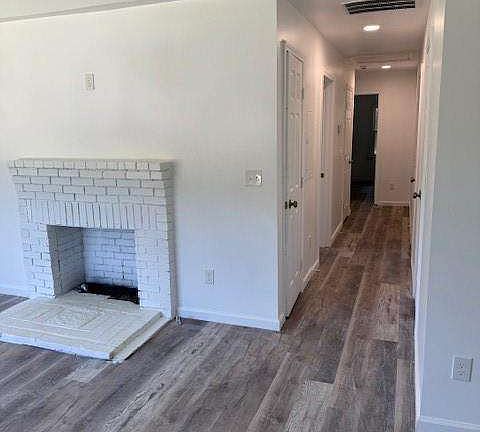3rd image of 2040 Chicago Ave NW