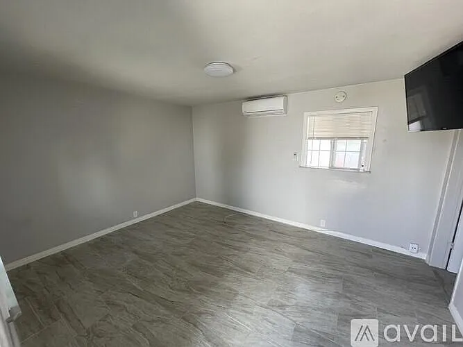 Studio, 250 sqft, $1,600 — Photo 4