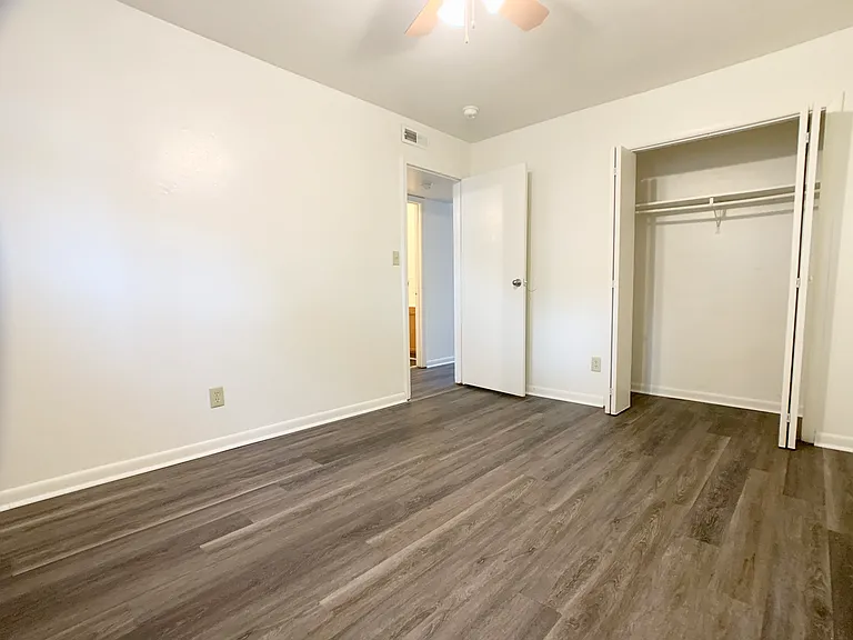 Enfield Gardens Apartments — Photo 14