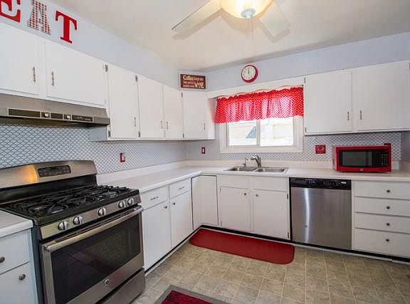 3rd image of 4034 Coral Dr