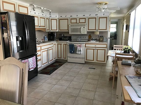 3rd image of 2089 Glenwood Dr