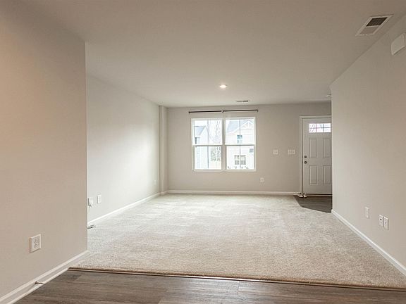 3rd image of 22 Havenhill Pl