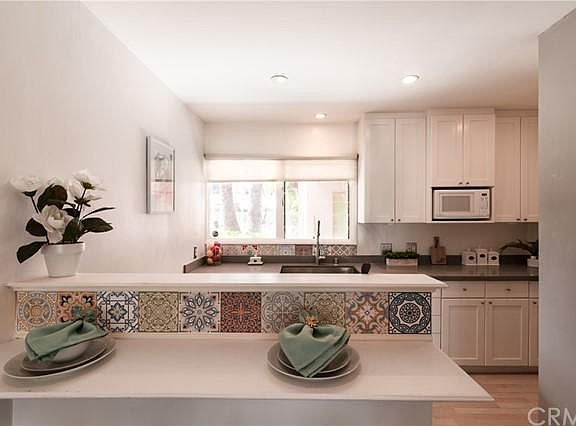 4th image of 1400 N Hayworth Ave APT 6