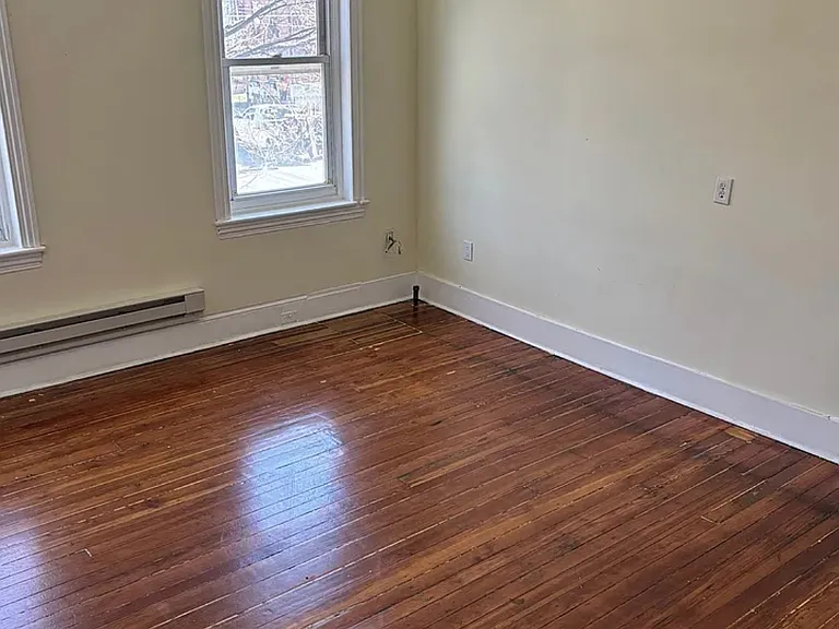 4742 Richmond St #2 — Photo 11