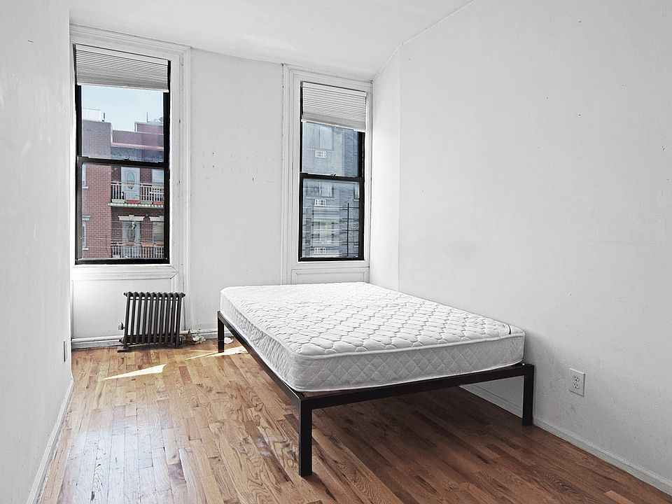 2nd image of 939 Metropolitan Ave APT 3