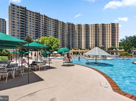 205 Yoakum Pkwy