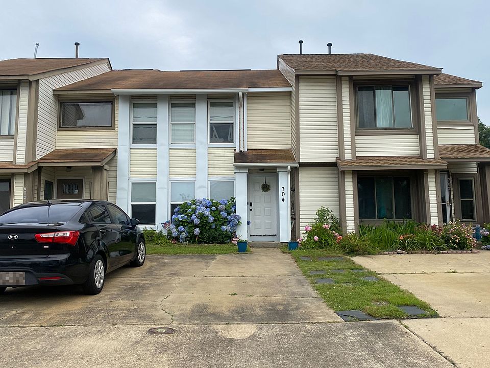 2nd image of 704 Quesnel Dr