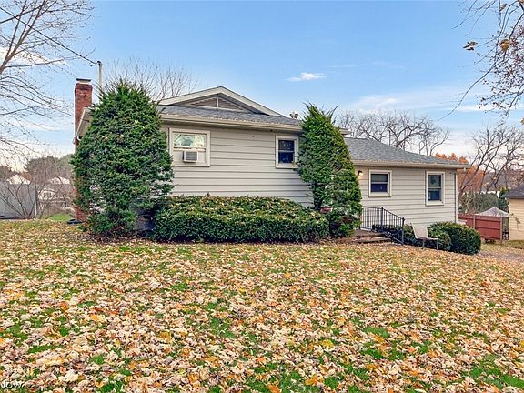 3rd image of 518 Snyder Dr