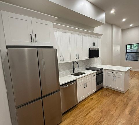 3rd image of 537 Rogers Ave #1