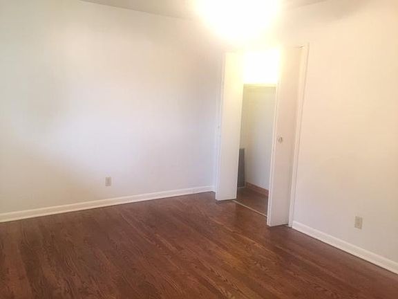 5th image of 5418 Lancaster Ave APT 1