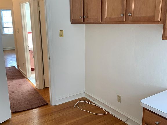 5th image of 2820 Belmont Ave