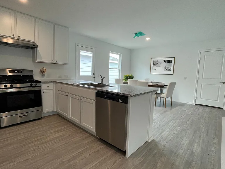 4506 Zoe Pass — Photo 5