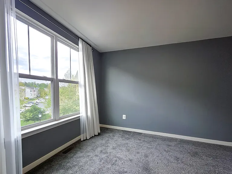 1409 Trafalgar Ln — Photo 32