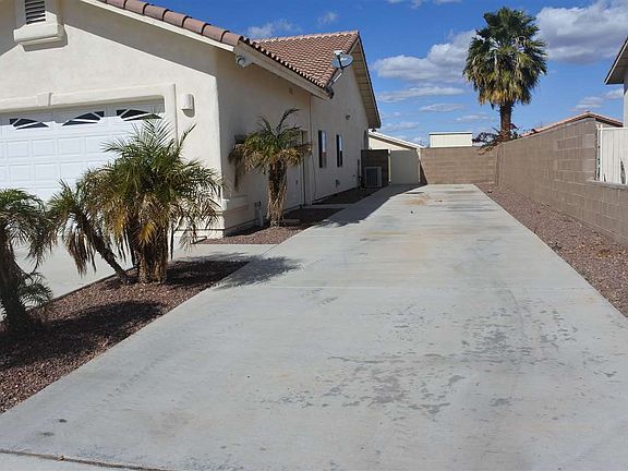 2nd image of 10556 E 39th Ln