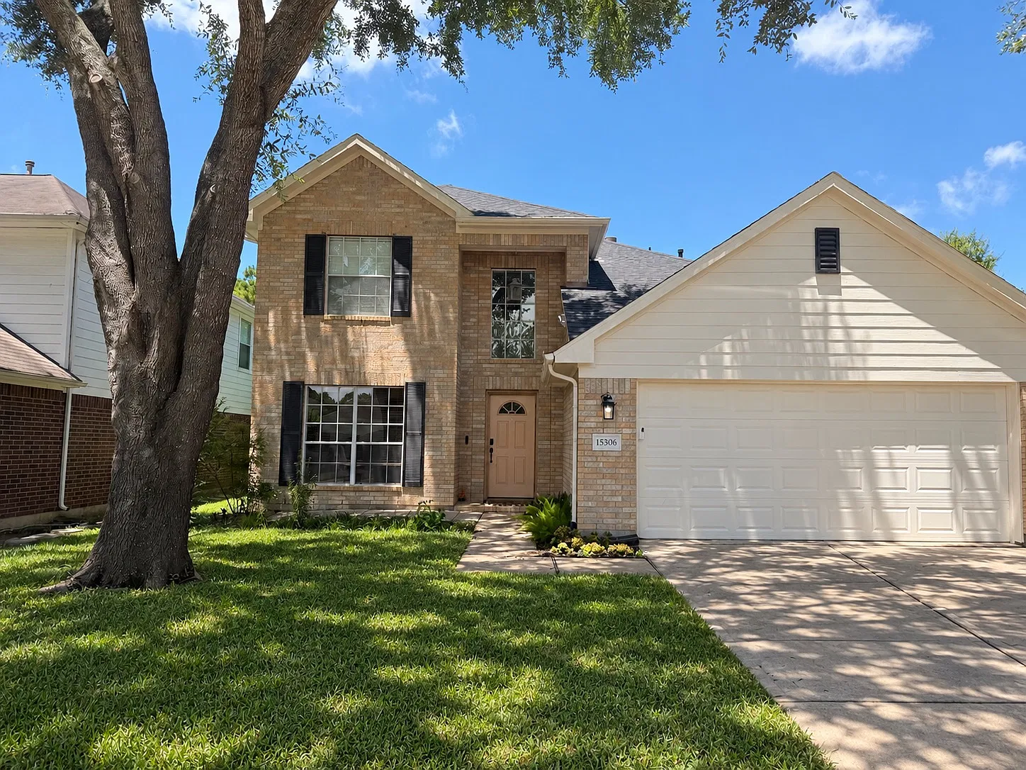 4 bed, 2.5 bath, 2077 sqft, $2,600 — Photo 1