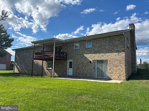 3rd image of 3786 Lincoln Way W