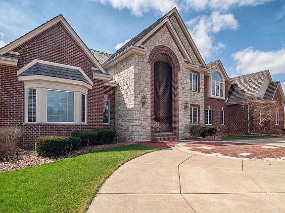 3rd image of 1901 E Bristlecone Dr
