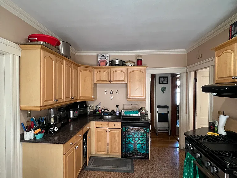 130 Nichols Ave — Photo 2