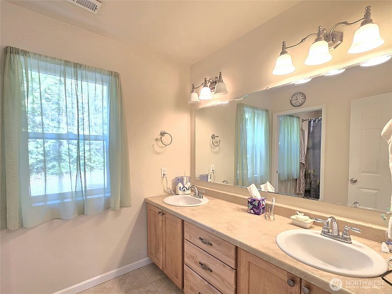 4th image of 4912 165th Ave SW