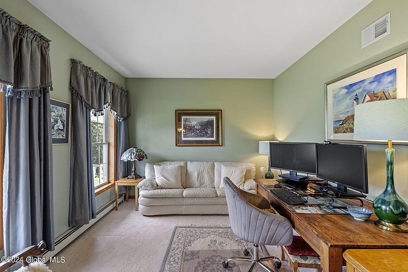 4th image of 7 Maureen Court