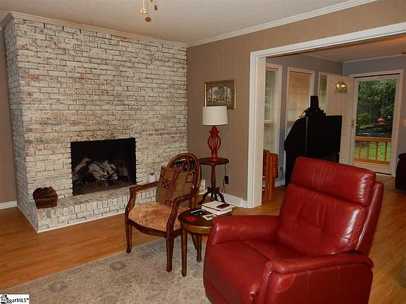 4th image of 8 Burlwood Ct