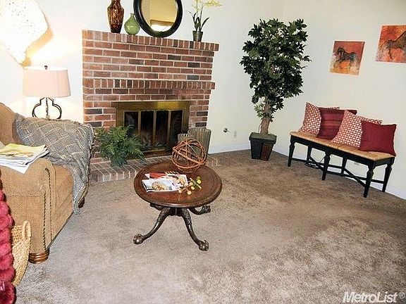 4th image of 933 Tufts Pl
