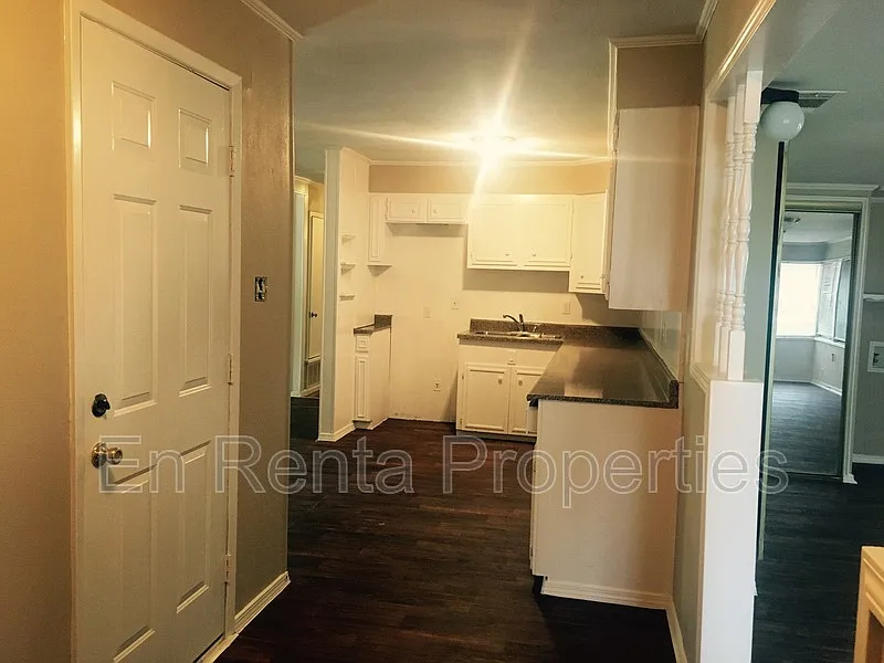 3 bed, 1.0 bath, 1252 sqft, $1,795 — Photo 3