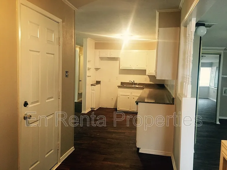 1414 Lackland St — Photo 3