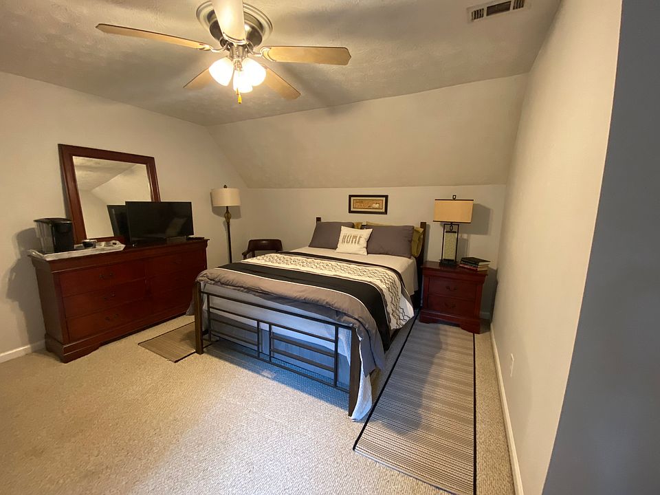 1st image of 140 Oakcrest Dr #2