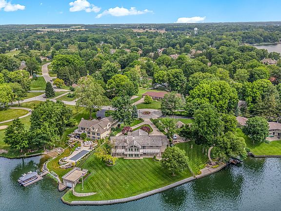 3rd image of 425 Trilbey Ct