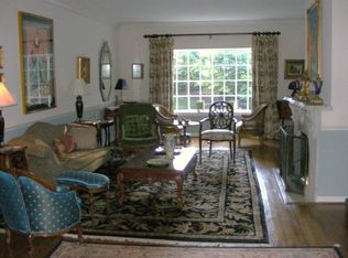 6213 Foxcroft Rd, Alexandria, VA 22307