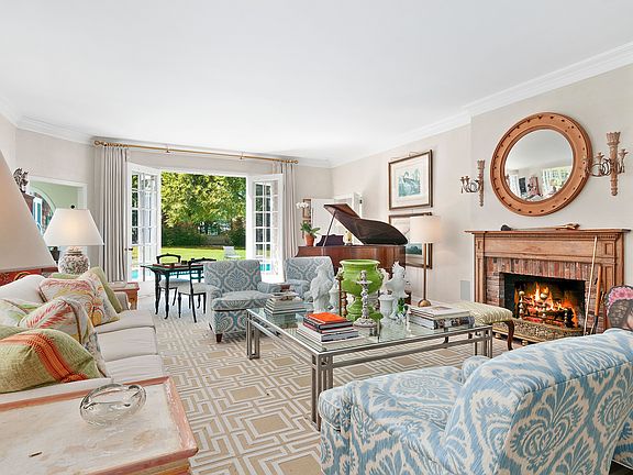 3rd image of 251 Pond Ln