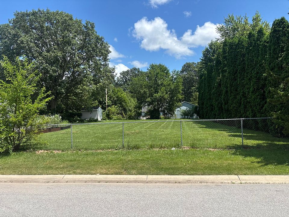 1st image of 703 Heritage Rd