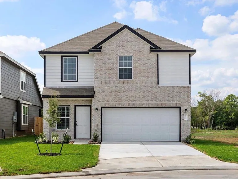 23547 Montague Dr — Photo 1