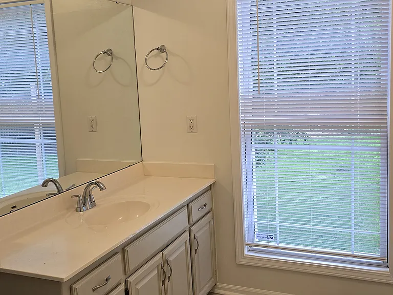 Primary bath; tiled floor