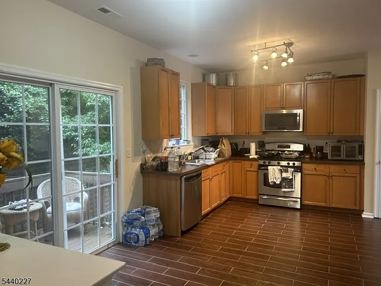 310 Winding Hill Dr — Photo 3