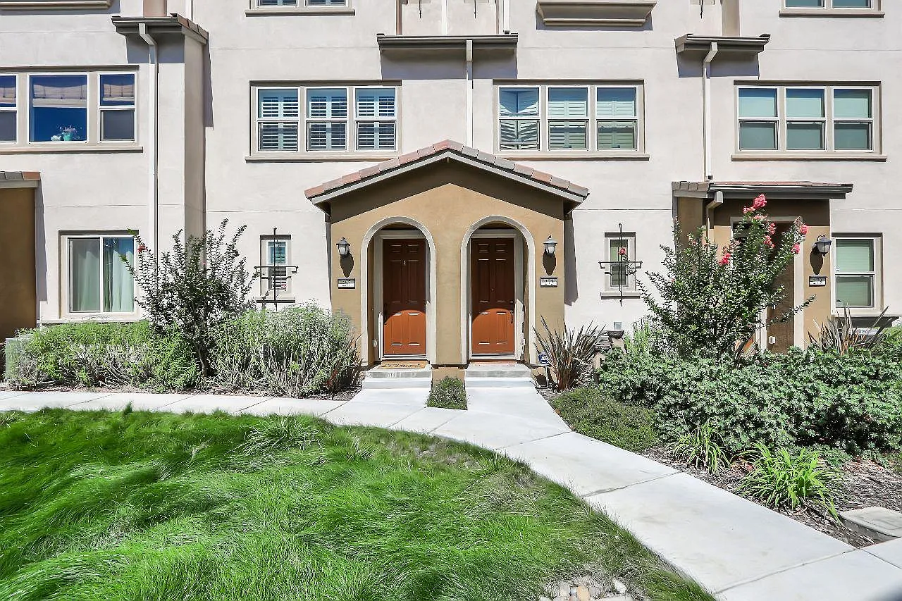 2 bed, 2.5 bath, 1457 sqft, $3,950 — Photo 1