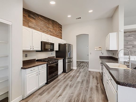 4th image of 4407 Golden Palomino Ln