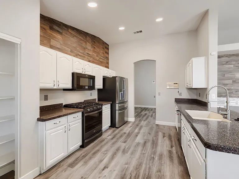 4407 Golden Palomino Ln — Photo 4