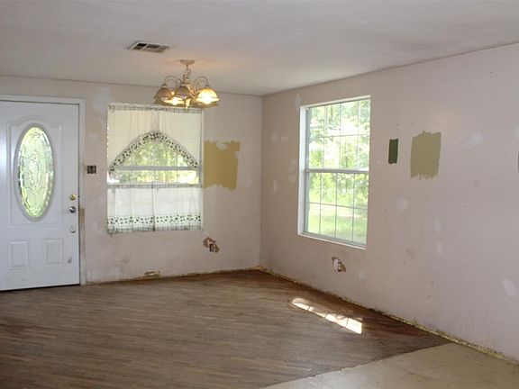 3rd image of 21415 Russell Dr