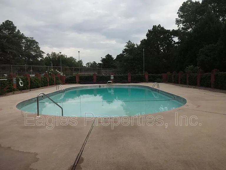 242 N Marion Dr — Photo 28