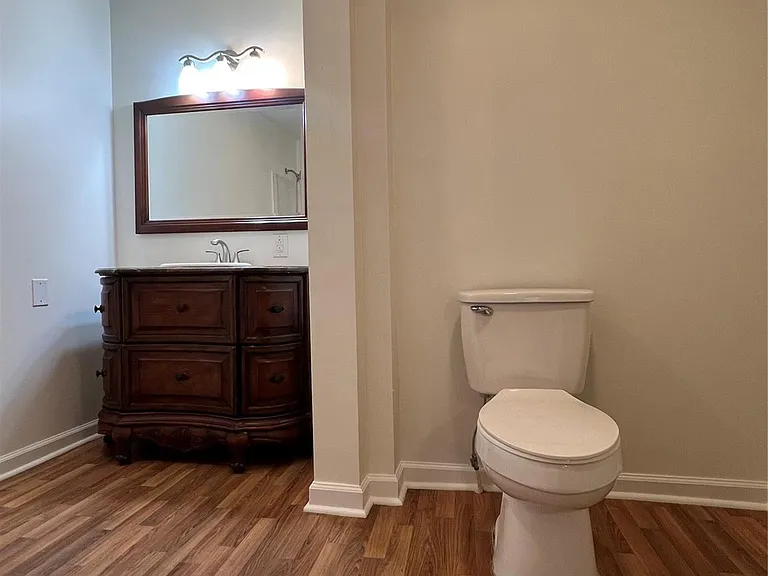 305 Briarwood Cir — Photo 9