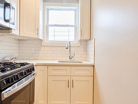 5th image of 176 Beach 26th St #1